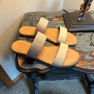 NEW Women’s Lauren Conrad, memory foam sandals. Tan and beige.Worn once
